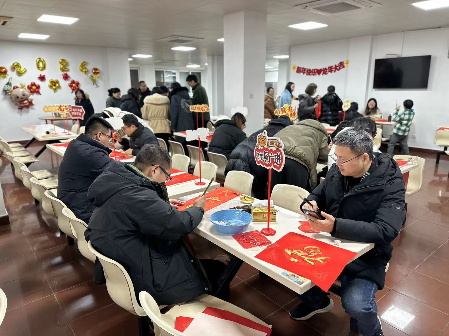 “迎春接福，共慶佳節(jié)”包餃子、寫春聯(lián)活動1 (25).jpg